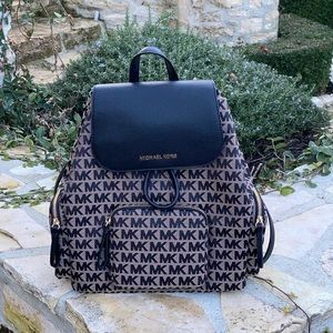 NWT Michael Kors LG cargo signature backpack
